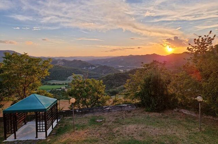 Guest house 0960806 - Holiday property Umbria / Marché - Vrijstaande woning in Piobbico