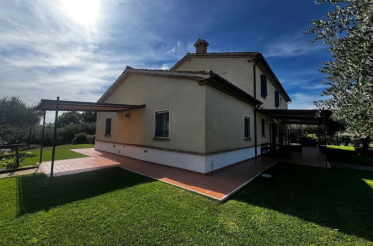 Vrijstaande woning in Barchi