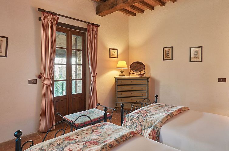 Appartement Haus mit Vordach