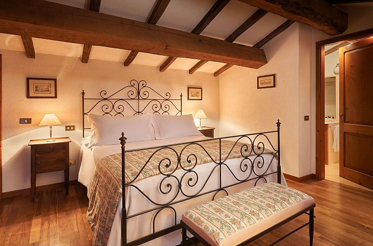 Appartement Haus mit Vordach