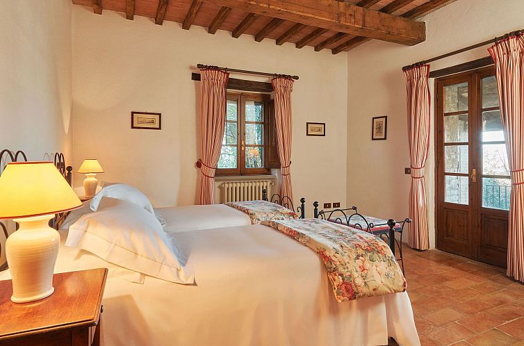 Appartement Haus mit Vordach