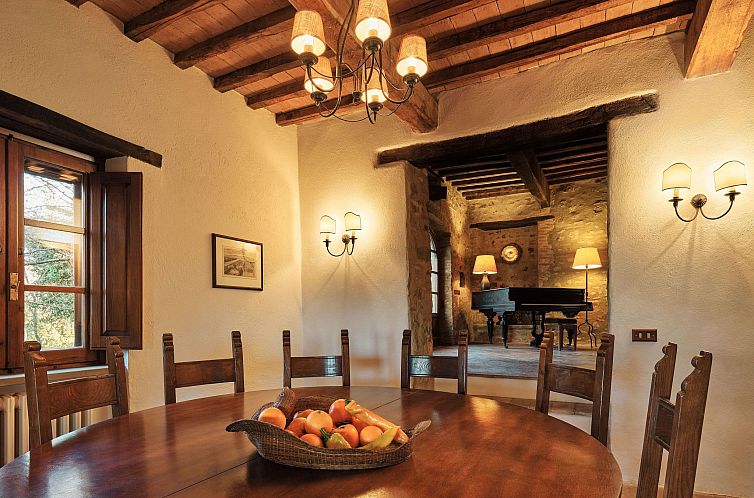 Appartement Haus mit Vordach