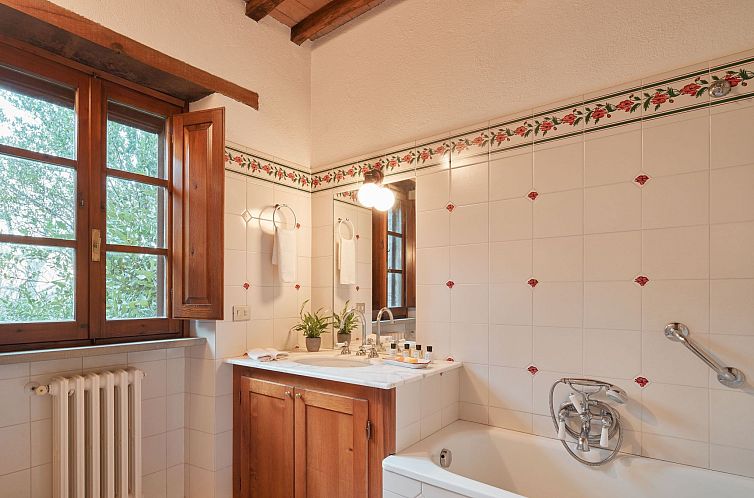 Appartement Haus mit Vordach