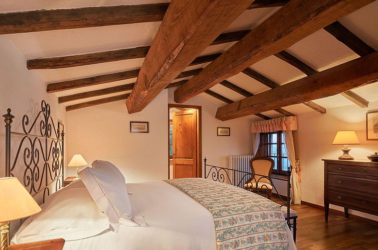 Appartement Haus mit Vordach