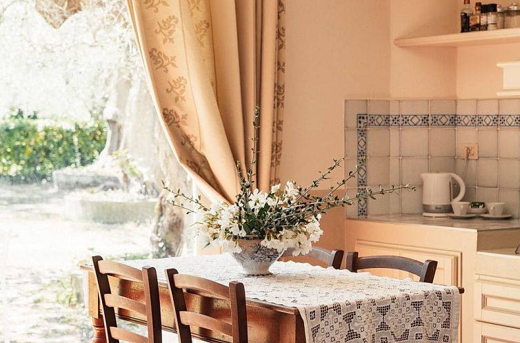 Appartement In einem Bauernhaus in den Hügeln, mit Garten u