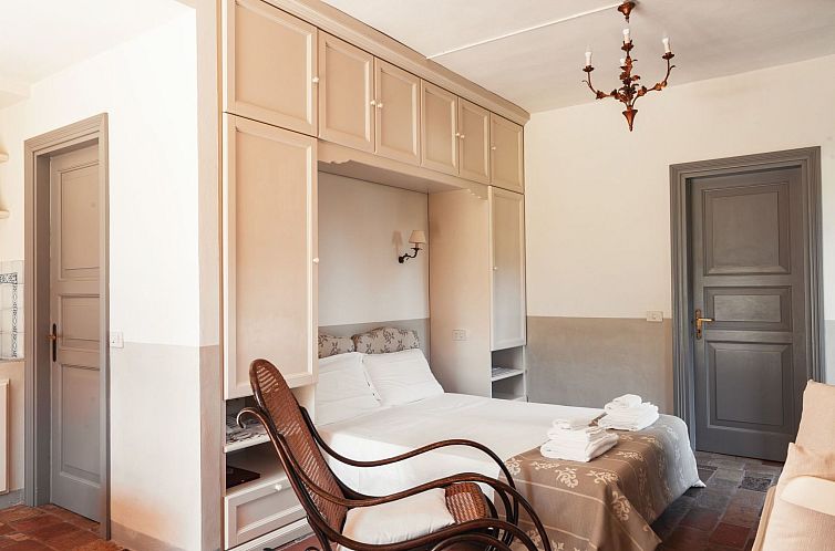 Appartement In einem Bauernhaus in den Hügeln, mit Garten u