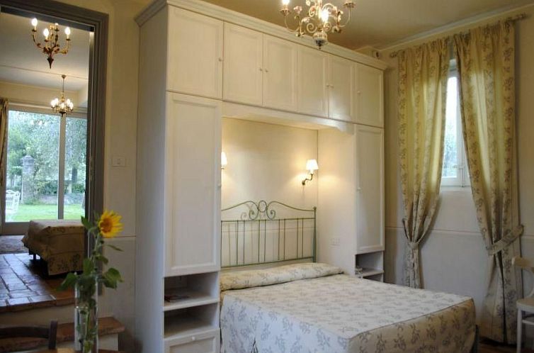 Appartement In einem Bauernhaus in den Hügeln, mit Garten u