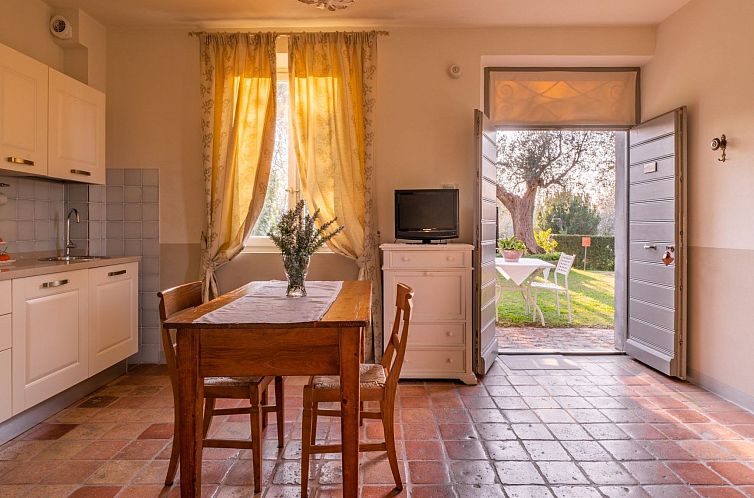 Appartement Studio-Apartment mit Sommerpool, Garten und Auss