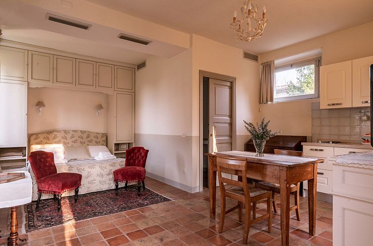 Appartement Studio-Apartment mit Sommerpool, Garten und Auss