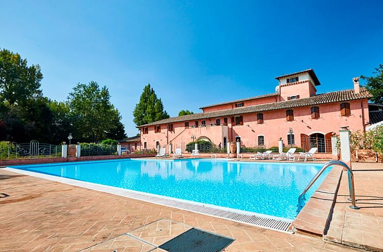 Das Ferienhaus in Spoleto bietet einen erfrischenden Pool im Herzen von Umbrien, Italien.