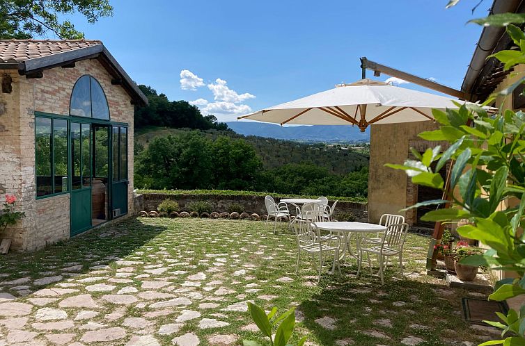 Guest house 09615213 - Apartment Umbria / Marché - Appartement in Spoleto mit Garten, Grill und Terrasse