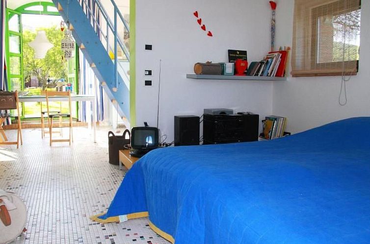 Appartement Studio mit Balkonblick ins bergige Grüne