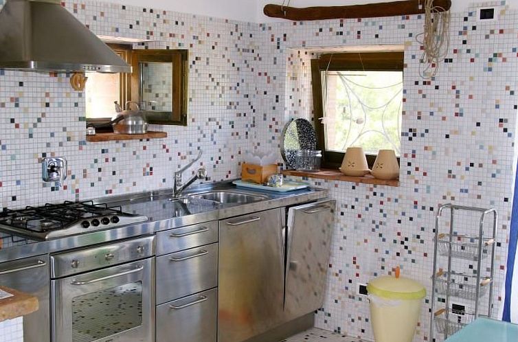 Appartement Studio mit Balkonblick ins bergige Grüne