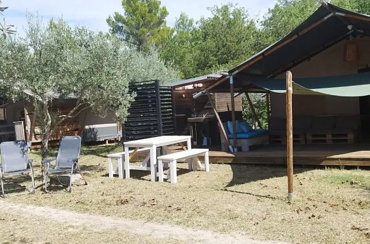 Safaritent met badkamer