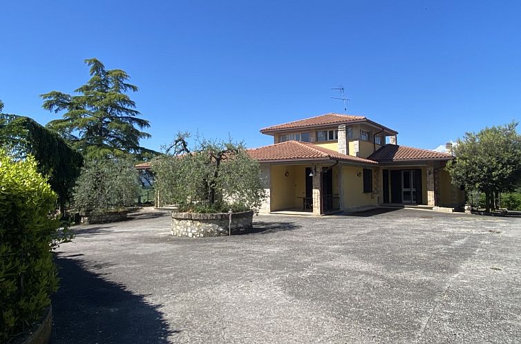 Vrijstaande woning in Terni