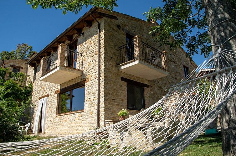 Vakantiehuis Villa mit privatem Pool in der Nähe des Dorfes