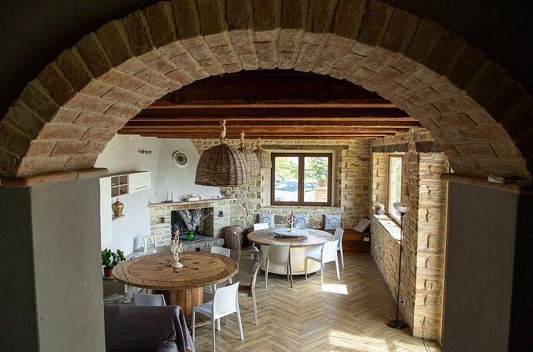 Vakantiehuis Villa mit privatem Pool in der Nähe des Dorfes