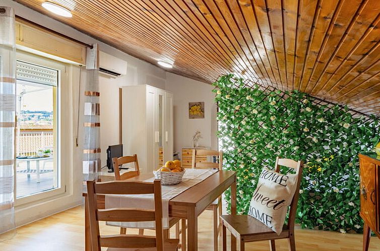 Guest house 09623303 - Apartment Umbria / Marché - Appartement Sopraloreto Apartment