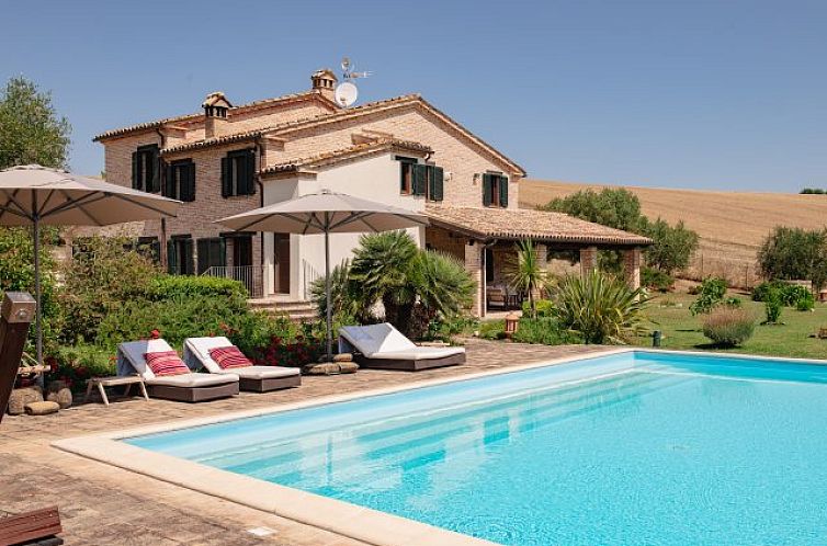 Vrijstaande woning in Arcevia