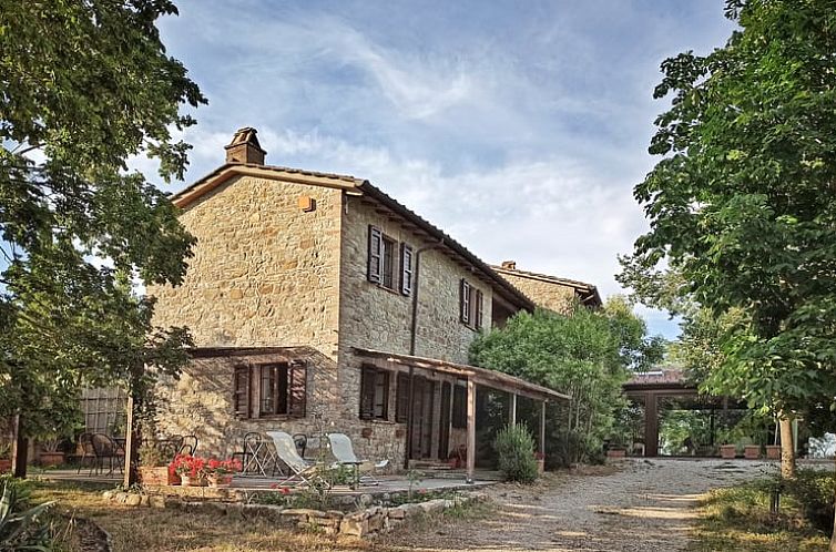 Entdecken Sie die ruhige Umgebung des Ferienhauses in Rotecastello, ein idyllisches Ferienhaus in Umbrien, Italien.