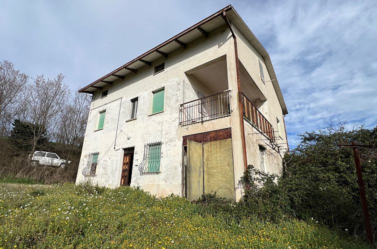 Vrijstaande woning in San Giorgio di Pesaro