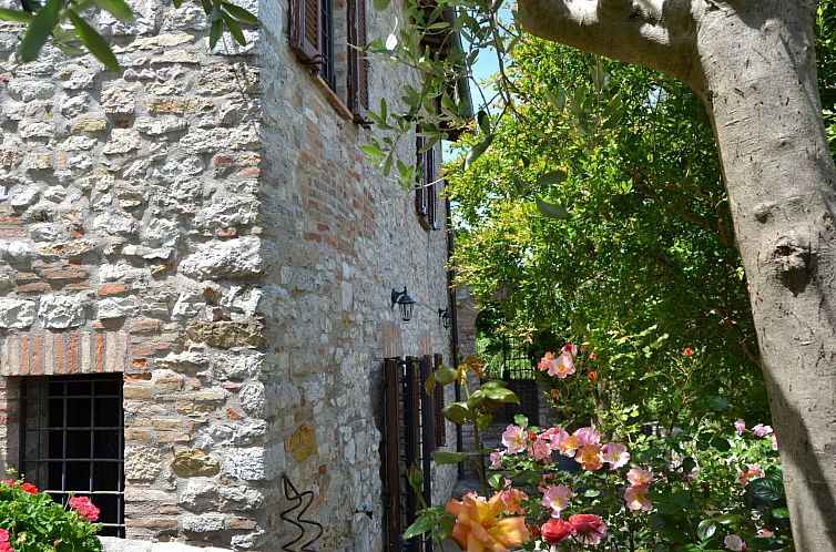 Vakantiehuis Altes Steinhaus mit Garten