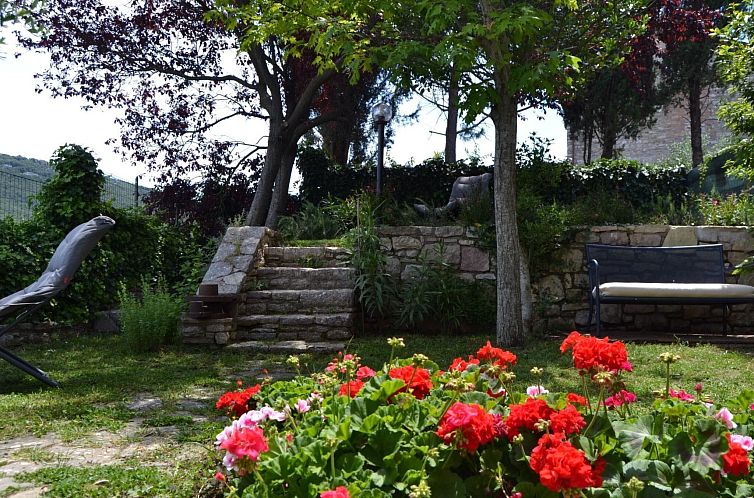 Vakantiehuis Altes Steinhaus mit Garten