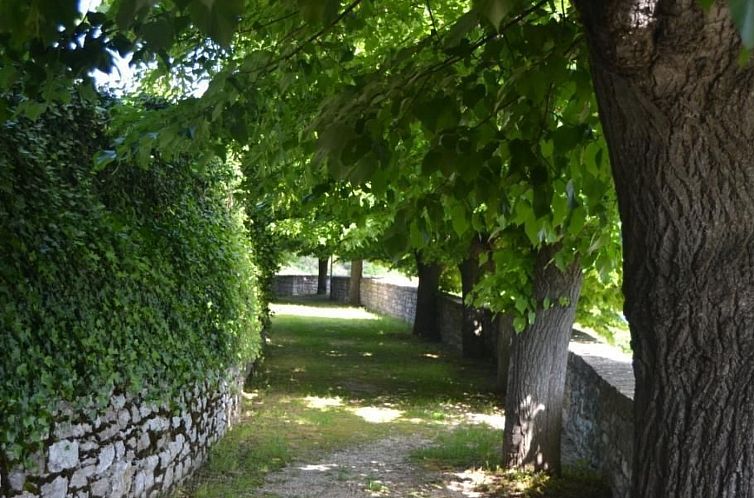 Vakantiehuis Altes Steinhaus mit Garten
