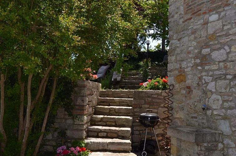 Vakantiehuis Altes Steinhaus mit Garten