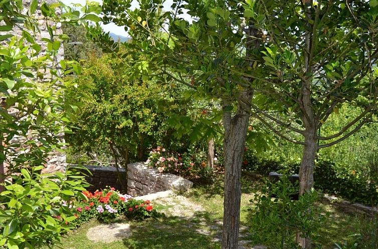 Vakantiehuis Altes Steinhaus mit Garten