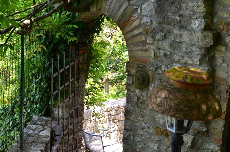 Vakantiehuis Altes Steinhaus mit Garten