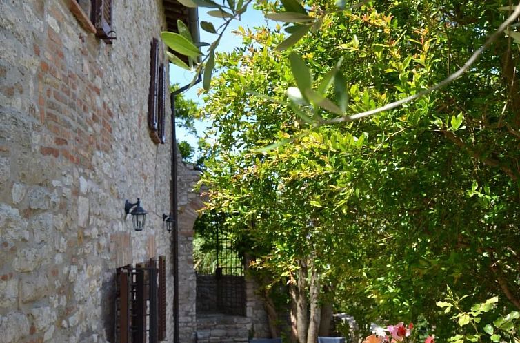 Vakantiehuis Altes Steinhaus mit Garten