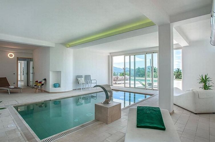 Vakantiehuis Villa Montefalcone, Außen- und Innenpool