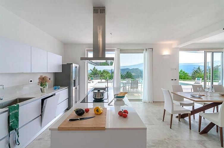 Vakantiehuis Villa Montefalcone, Außen- und Innenpool