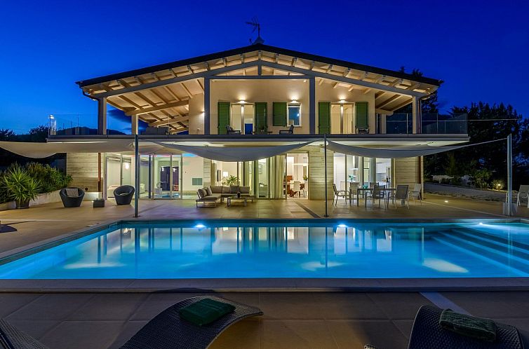 Vakantiehuis Villa Montefalcone, Außen- und Innenpool