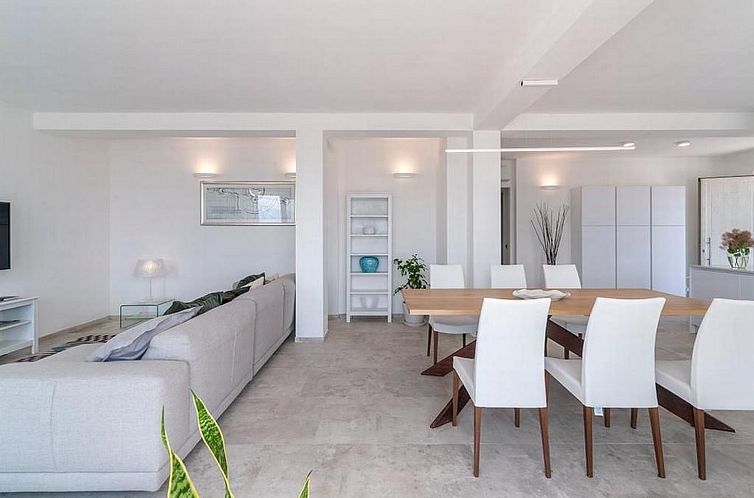 Vakantiehuis Villa Montefalcone, Außen- und Innenpool