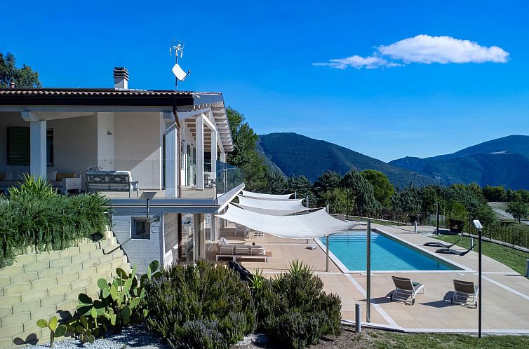 Vakantiehuis Villa Montefalcone, Außen- und Innenpool