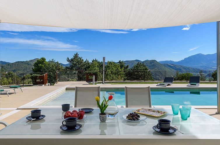 Vakantiehuis Villa Montefalcone, Außen- und Innenpool