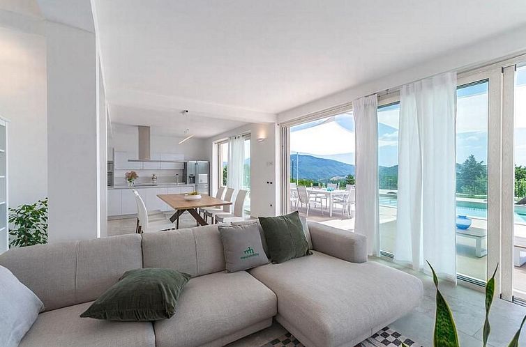Vakantiehuis Villa Montefalcone, Außen- und Innenpool