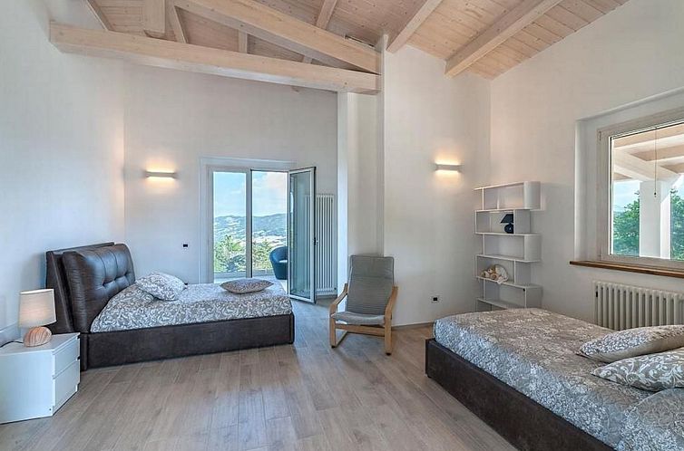 Vakantiehuis Villa Montefalcone, Außen- und Innenpool