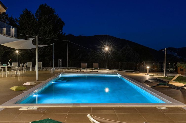 Vakantiehuis Villa Montefalcone, Außen- und Innenpool