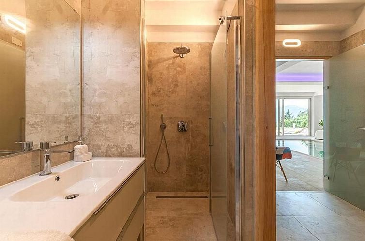 Vakantiehuis Villa Montefalcone, Außen- und Innenpool