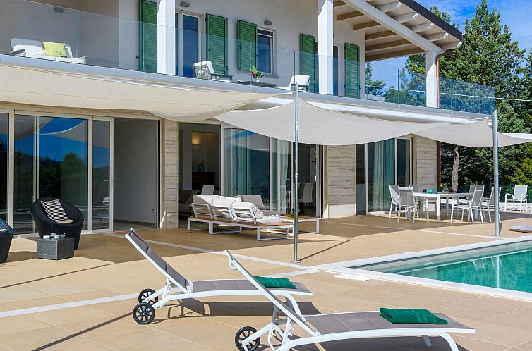 Vakantiehuis Villa Montefalcone, Außen- und Innenpool