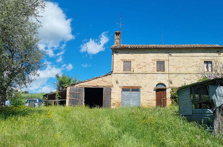 Vrijstaande woning in Loro Piceno