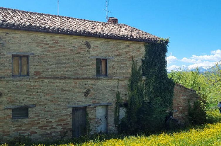 Vrijstaande woning in Loro Piceno