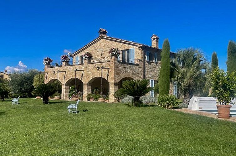 Vrijstaande woning in Falerone