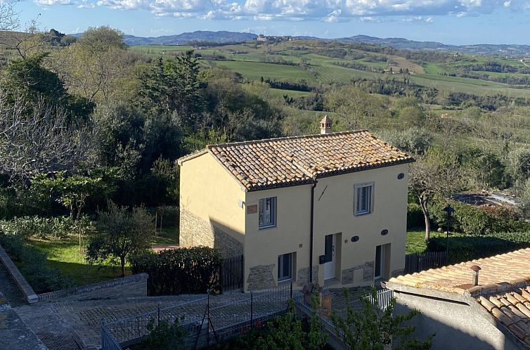 Geschakelde woning in Fratte Rosa