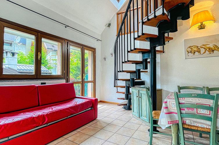 Appartement Drei-Zimmer-Dachgeschosswohnung 6 p.l. Villa Fre