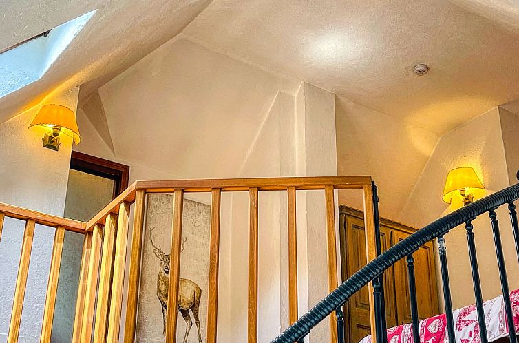 Appartement Drei-Zimmer-Dachgeschosswohnung 6 p.l. Villa Fre