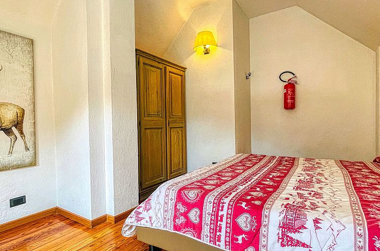 Appartement Drei-Zimmer-Dachgeschosswohnung 6 p.l. Villa Fre